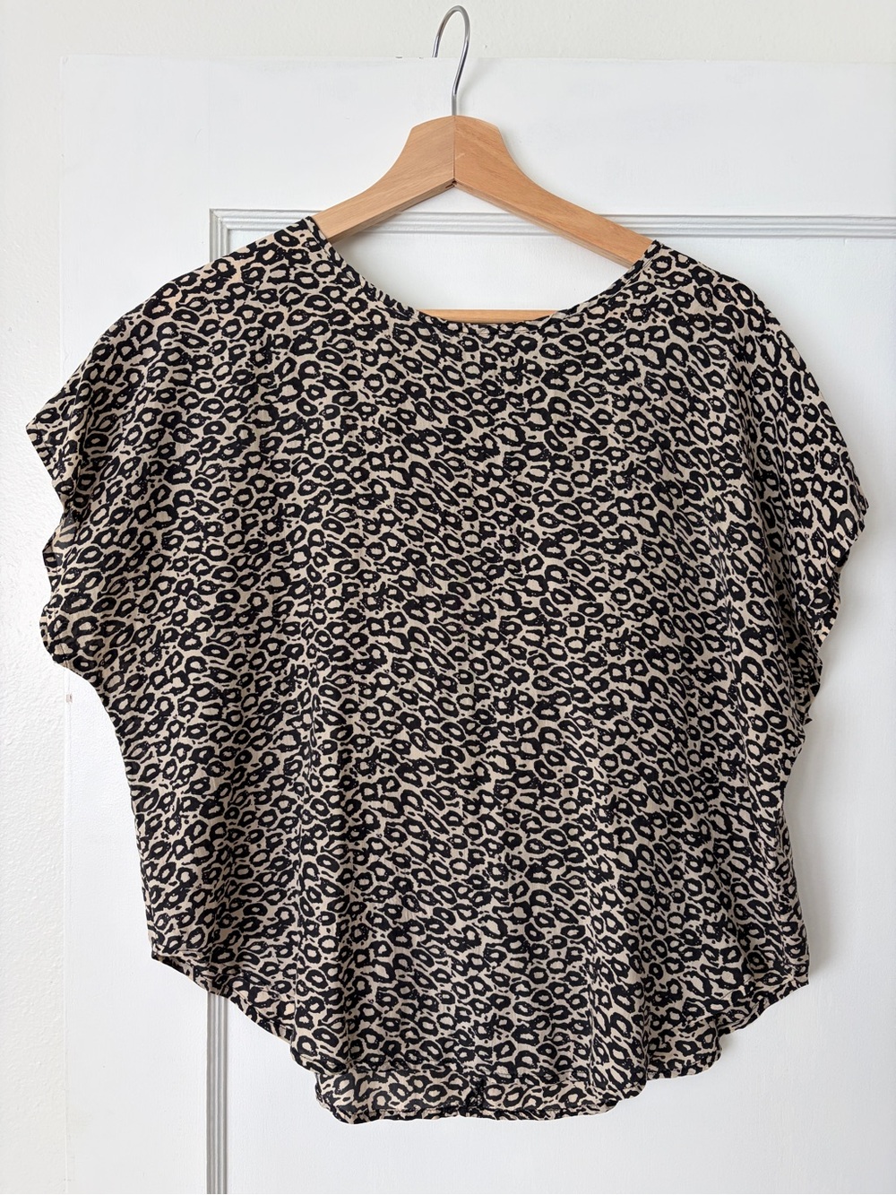 Women's Vintage Silk Leopard Print Short Sleeve Top - Black & Beige